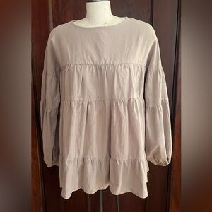 NWT - Suvimuga Relaxed Tiered Babydoll Tunic Top in Light Taupe - Size Small